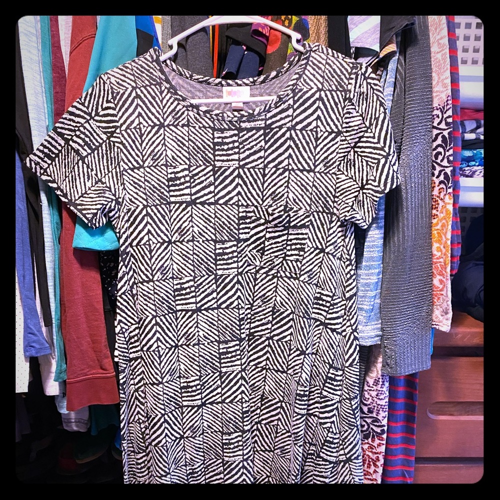Black/white fun pattern high/low dress LulaRoe XS